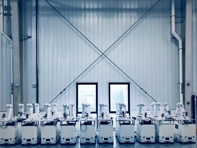 AMR equipped with robotic arm to realize CNC machine tool production automation 2 Createproto CNC Machining Robotic Arm